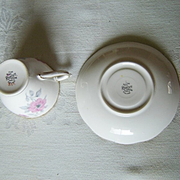 Roslyn 8414 pink Pansy cup and saucer VGU - Picture 7 of 7